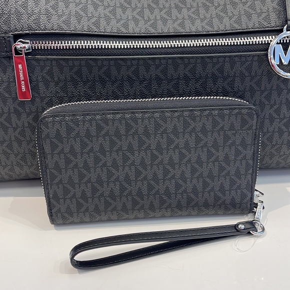 Michael Kors MK Signature Large Flat Multi-Function Phone Case Wallet Wristlet - Picture 8 of 16